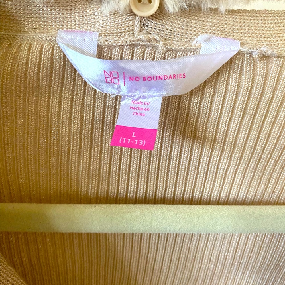 No Boundaries ladies women sweater Large Tan/beige